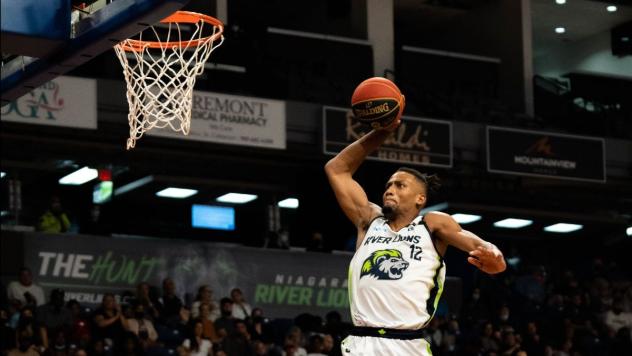Javin DeLaurier with the Niagara River Lions