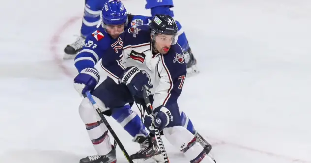 Wichita Thunder take on the Tulsa Oilers