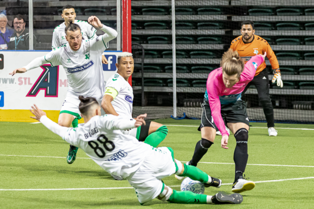 St. Louis Ambush battle the Dallas Sidekicks