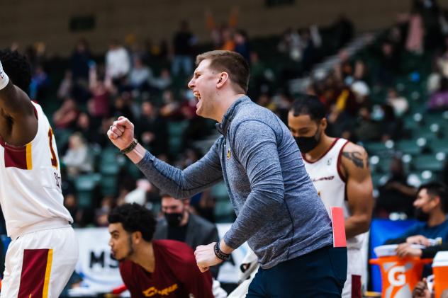 Cleveland Charge Coach Dan Geriot exhorts his team