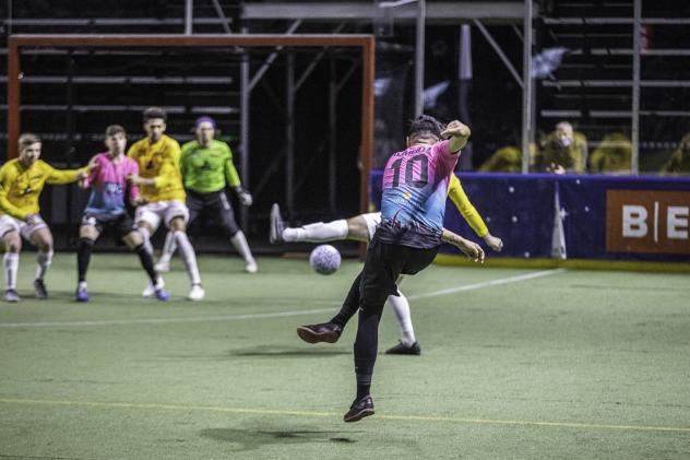 St. Louis Ambush midfielder Lucas Almeida takes a shot vs. the Tacoma Stars