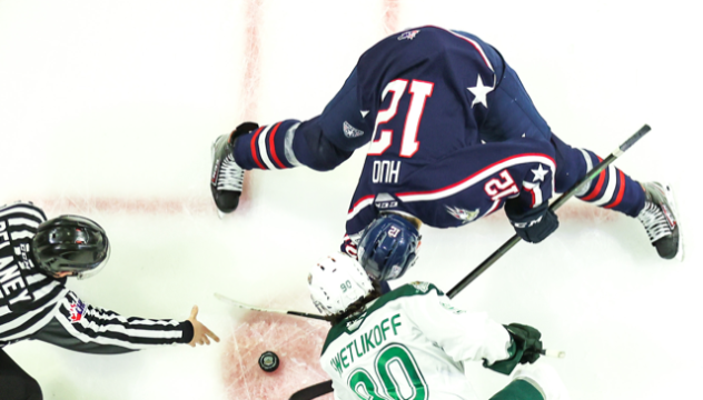 Tri-City Americans centre Samuel Huo in the faceoff circle vs. the Everett Silvertips