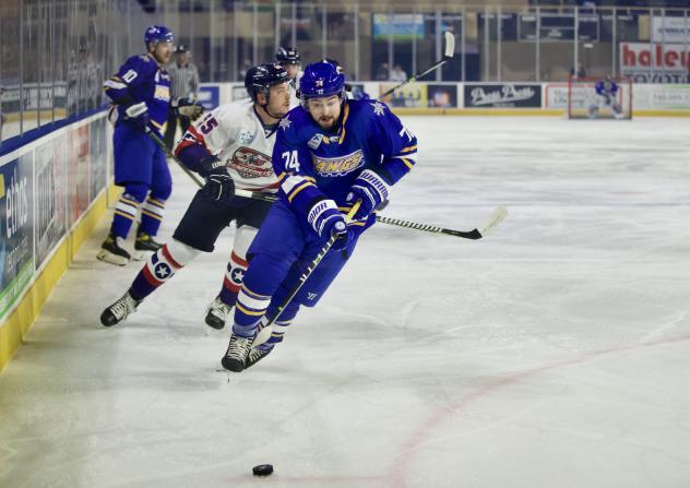 Roanoke Rail Yard Dawgs forward Nick Devito