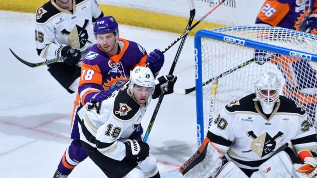 Orlando Solar Bears forward Hunter Fejes vs. the Wheeling Nailers
