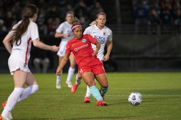 Kansas City Current midfielder Desiree Scott