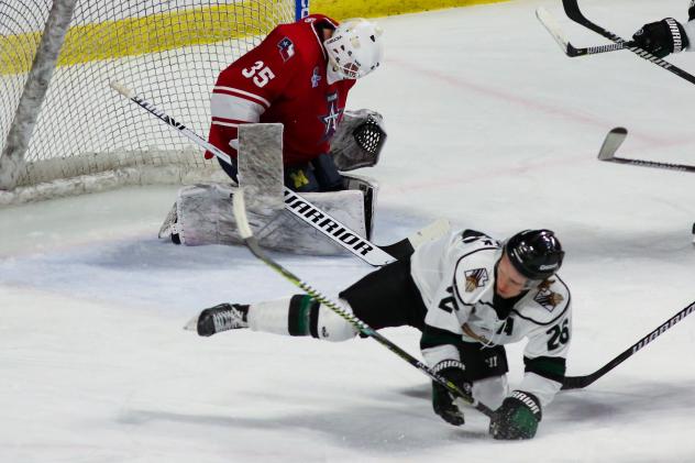 Allen Americans goaltender Hayden Lavigne vs. the Utah Grizzlies