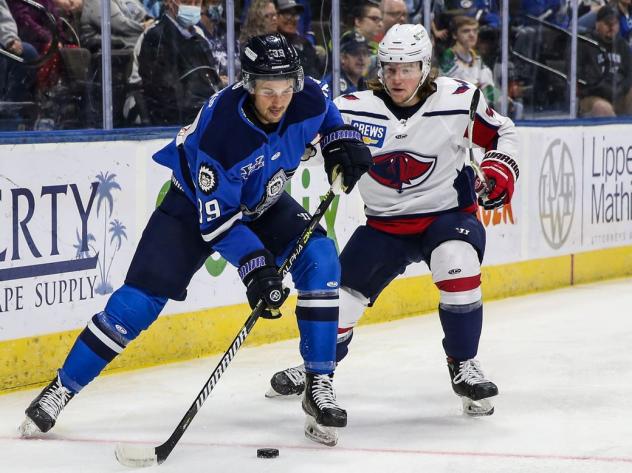 Jacksonville Icemen forward Abbott Girduckis handles the puck vs. the South Carolina Stingrays