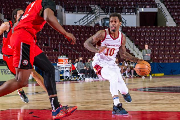 Cleveland Charge guard Sheldon Mac vs. Raptors 905