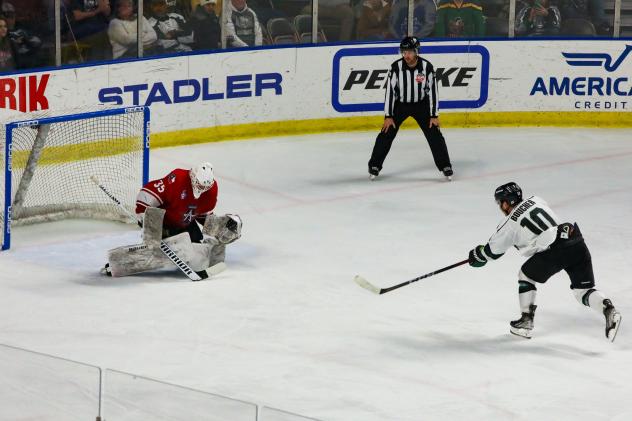 Allen Americans goaltender Hayden Lavigne faces Matthew Boucher of the Utah Grizzlies