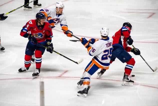 Springfield Thunderbirds handle the puck vs. the Bridgeport Islanders