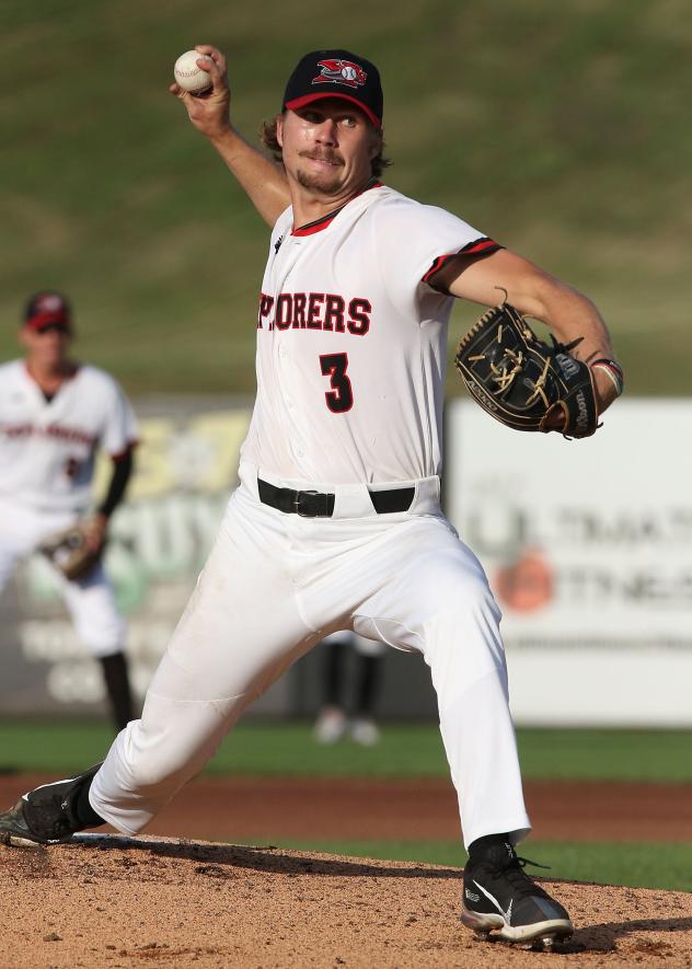 Sioux City Explorers pitcher Jonah Smith