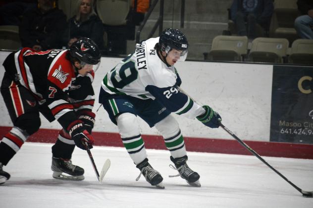 North Iowa forward Byron Hartley (right) battles against Aberdeen's Will Gilson