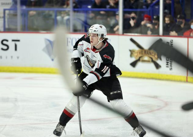 Vancouver Giants left wing Zack Ostapchuk vs. the Kelowna Rockets