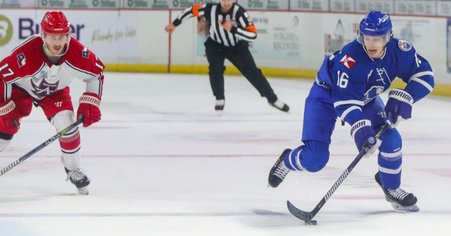 Wichita Thunder forward Billy Exell (right) vs. the Allen Americans