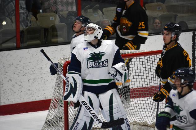 North Iowa Bulls goaltender Hunter Garvey
