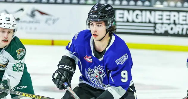 Victoria Royals left wing Tanner Scott vs. the Everett Silvertips