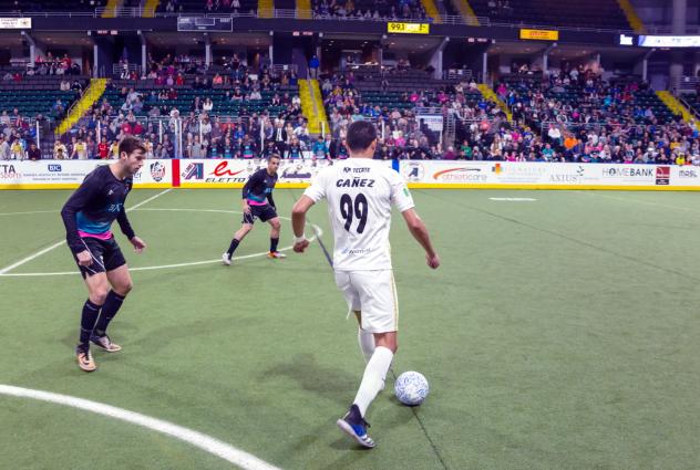 St. Louis Ambush defend against the Chihuahua Savage