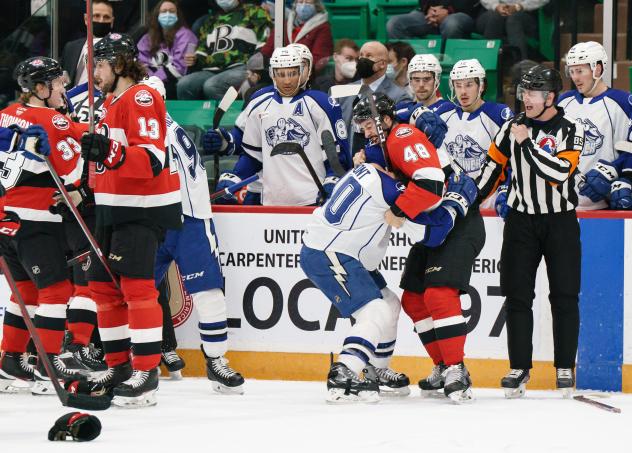 Belleville Senators mix it up with the Syracuse Crunch