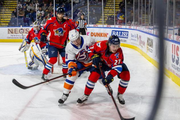 Springfield Thunderbirds center Keean Washkurak (right) vs. the Bridgeport Islanders
