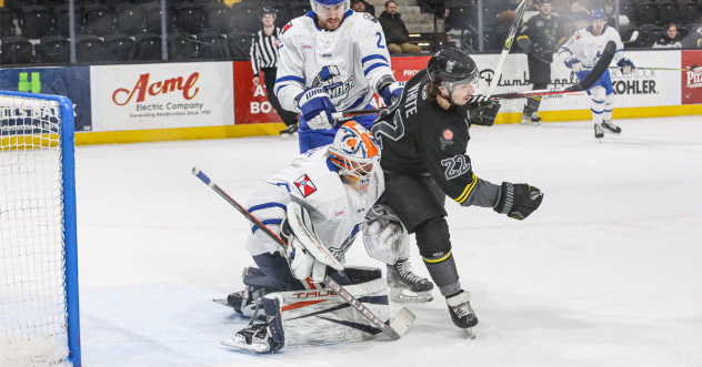 Wichita Thunder battle the Iowa Hearlanders