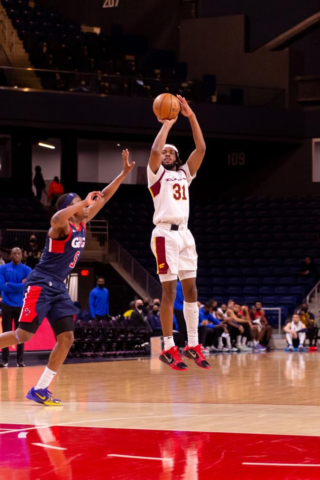 Cleveland Charge forward Cameron Young pulls up for a shot against the Capital City Go-Go