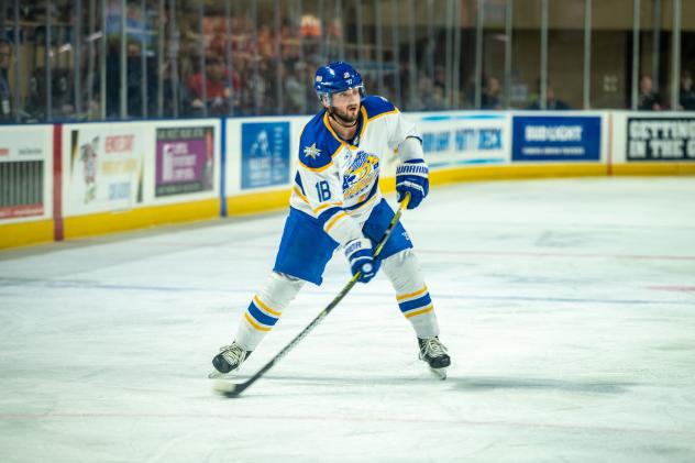 Roanoke Rail Yard Dawgs forward Nick Ford