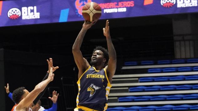 Edmonton Stingers launch a shot against Cangrejeros