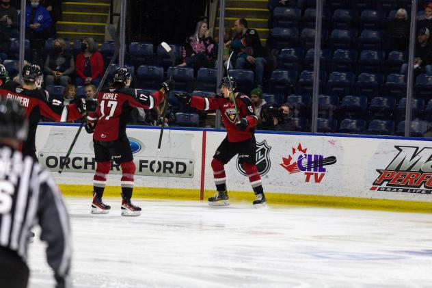 Vancouver Giants celebrate right wing Jaden Lipinski's goal vs. the Kelowna Rockets