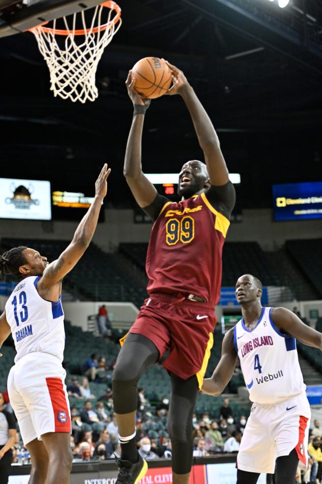 Tacko Fall of the Cleveland Charge vs. the Long Island Nets