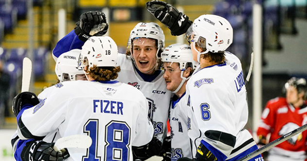 Victoria Royals gather after a goal against the Portland Winterhawks