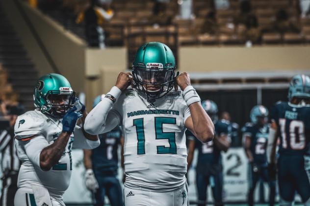 Massachusetts Pirates quarterback Alejandro Bennifield