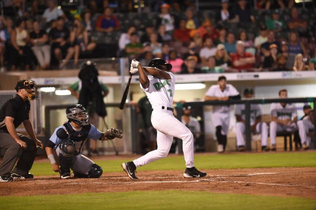 Dayton Dragons second baseman Ivan Johnson