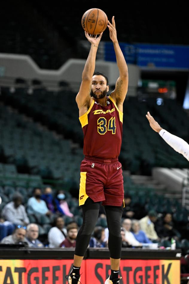 Cleveland Charge forward Josh Huestis shoots against the Delaware Blue Coats