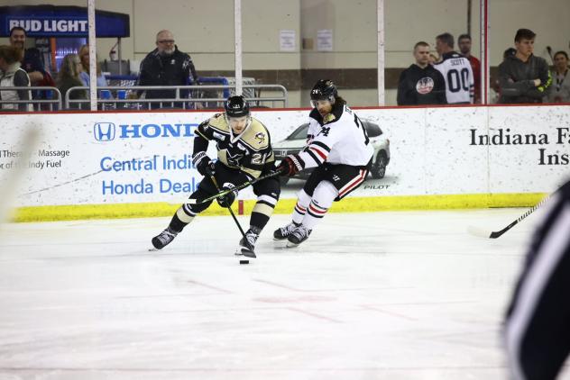 Wheeling Nailers forward Matt Alfaro (left) vs. the Indy Fuel