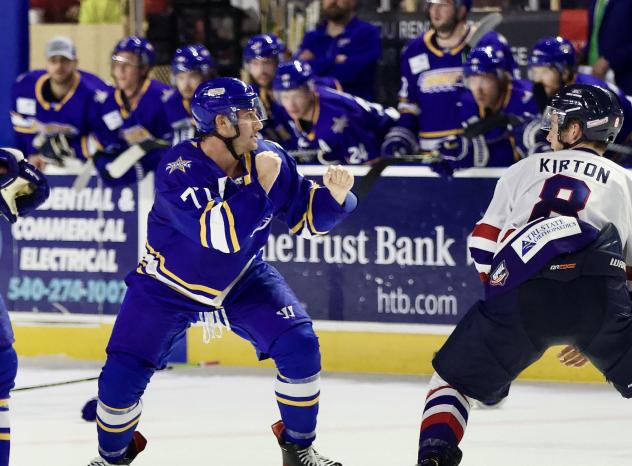 Roanoke Rail Yard Dawgs forward Chris Vella