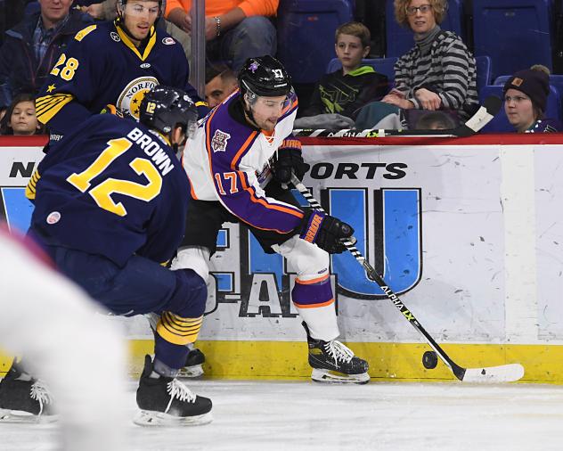 Reading Royals forward Jackson Cressey (right) vs. the Norfolk Admirals
