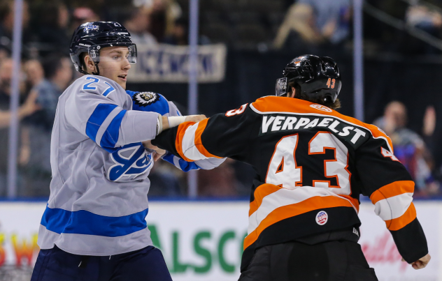 Jacksonville Icemen forward Ian McKinnon (left)