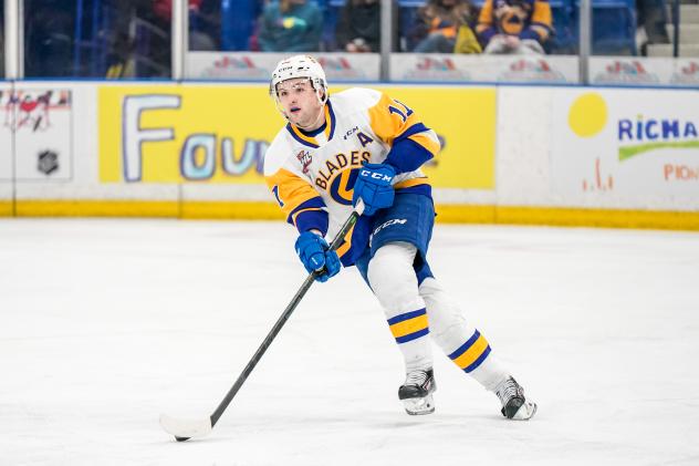Saskatoon Blades centre Tristen Robins