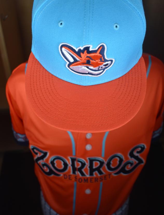 Zorros de Somerset cap and jersey