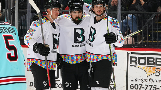 Binghamton Black Bears huddle up against the Columbus River Dragons