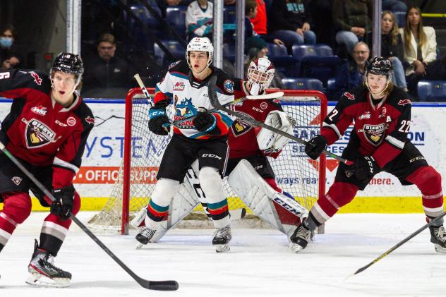 Vancouver Giants defend against the Kelowna Rockets
