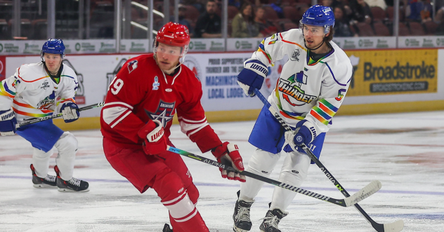 Wichita Thunder battles the Allen Americans