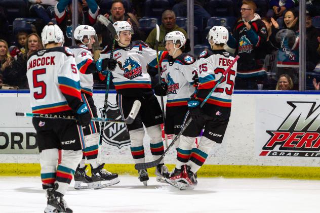 Kelowna Rockets huddle up after a goal