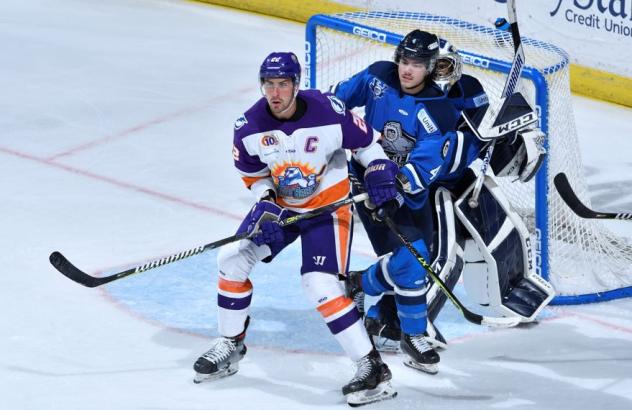 Jacksonville Icemen defenseman Victor Hadfield (middle) battles the Orlando Solar Bears