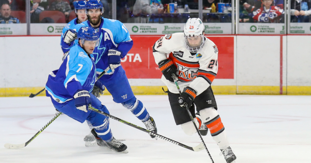 Wichita Thunder forward Michal Stinil (7) vs. the Kansas City Mavericks