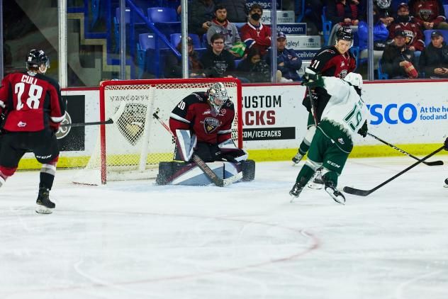 Vancouver Giants goaltender Jesper Vikman vs. the Everett Silvertips