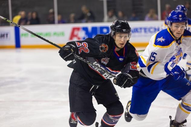 Stepan Timofeyev of the Knoxville Ice Bears vs. the Roanoke Rail Yard Dawgs