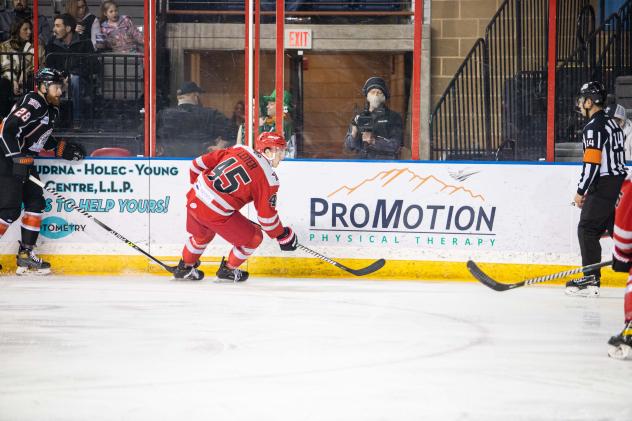 Rapid City Rush center Colton Leiter