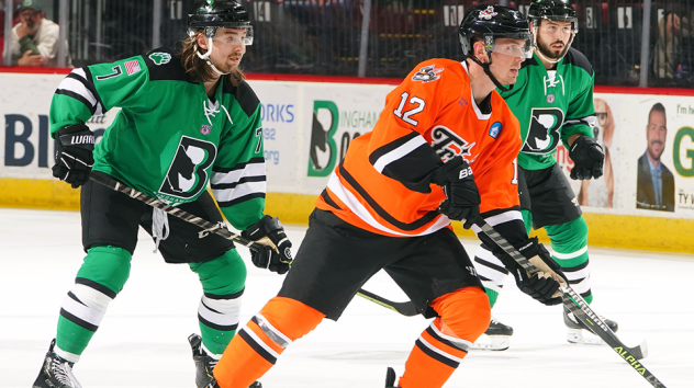Binghamton Black Bears battle the Danbury Hat Tricks