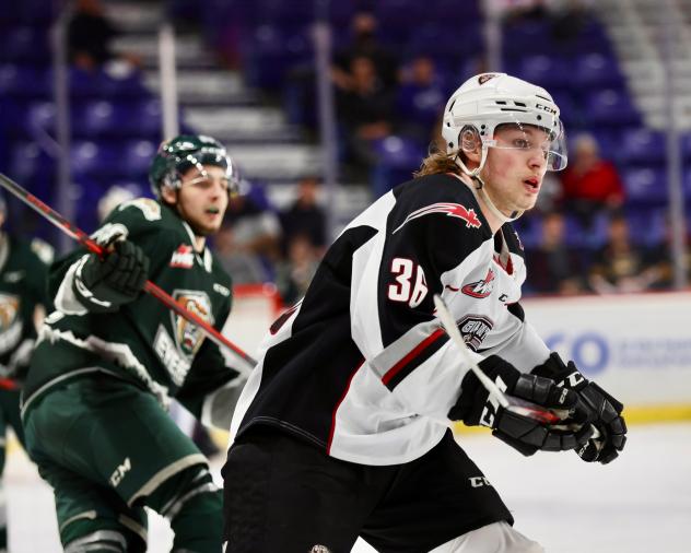 Vancouver Giants right wing Justin Lies vs. the Everett Silvertips